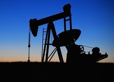Israel ataca a Irán y los precios del petróleo se disparan