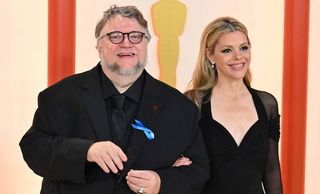 Guillermo del Toro estuvo acompañado de su esposa Kim Morgan en los Oscar 2023. Foto: AFP