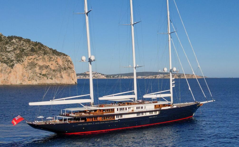 El súper yate de Jeff Bezos mide 127 metros. Foto: The Grosby Group