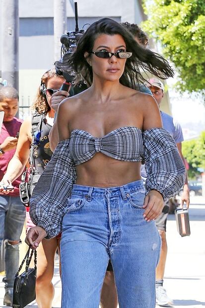 Kourtney Kardashian presume su figura con sensual look