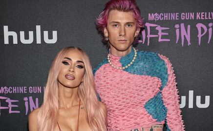 Al estilo Barbie, Megan Fox se luce en minivestido rosa y con cambio de look 