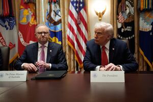 Momento incómodo en la Casa Blanca: Trump le dice “usted no me gusta” al embajador de Australia frente a todos