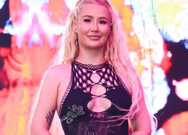 Iggy Azalea se pone un bikini de transparencias 'imposible' de llevar