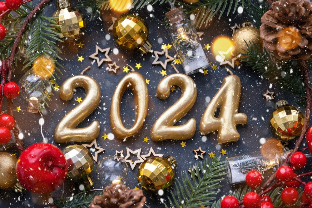 15 frases e imágenes bonitas para desear Feliz Año Nuevo 2024 y enviar por WhatsApp. iStock/Ольга Симонова