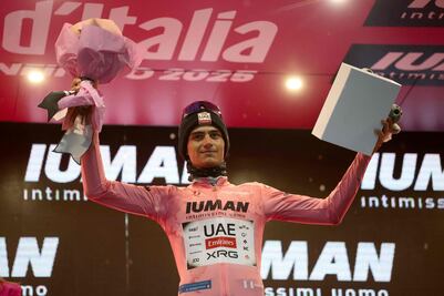 El novato mexicano Isacc Del Toro mantiene liderato en Giro de Italia