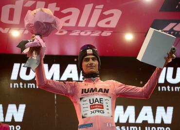 El novato mexicano Isacc Del Toro mantiene liderato en Giro de Italia