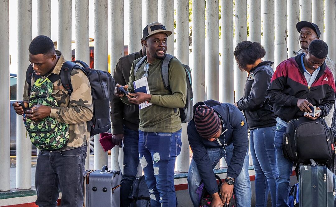 Solicitantes de asilo deberán contar con sus propios intérpretes: USCIS. EFE