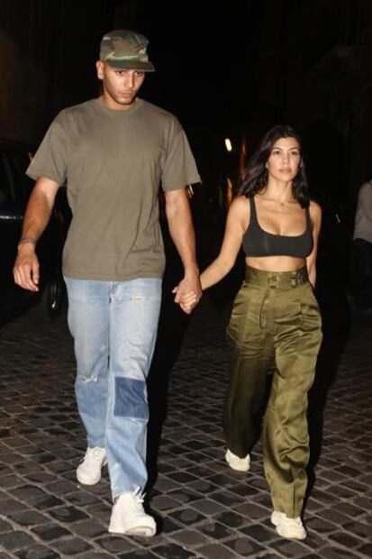 Kourtney Kardashian presume cuerpazo en top diminuto