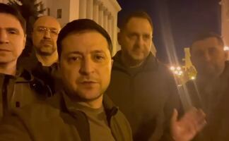 "Manténganse firmes. Ustedes son todo lo que tenemos", pide Zelenski a ejército ucraniano