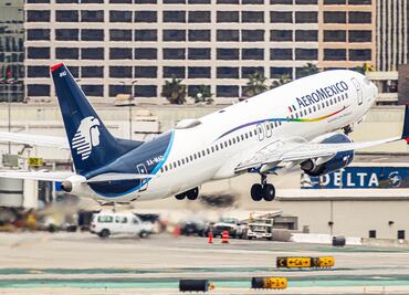 ¿Qué aerolíneas salen de la Terminal 2 del Aeropuerto Internacional de la Ciudad de México (AICM)?