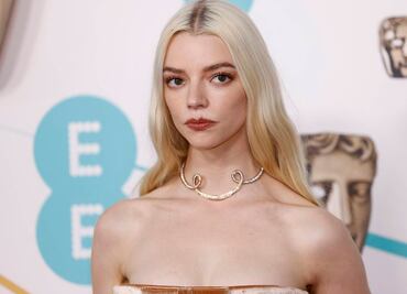 El minivestido de terciopelo con el que Anya Taylor-Joy se lució en Londres