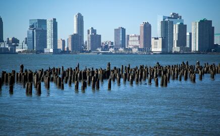 Reportan la caída de un helicóptero en el río Hudson frente a Manhattan 