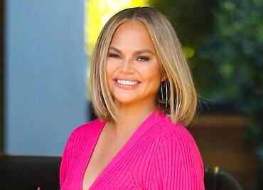Chrissy Teigen presume figura con minifalda tras celebrar sus 36 años