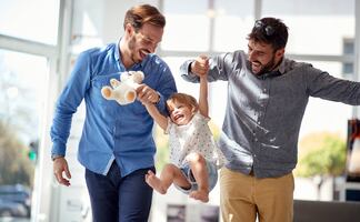 Hay más de 1.2 millones de hogares formados por parejas homosexuales en EU