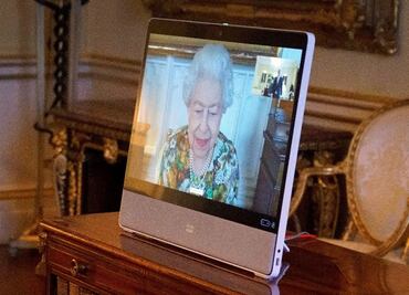 La reina Isabel II retoma actividades de forma virtual