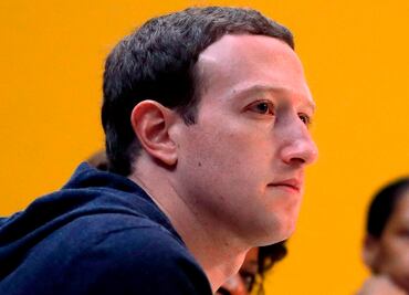 Mark Zuckerberg "sufre" cada día cuando se despierta y mira su teléfono