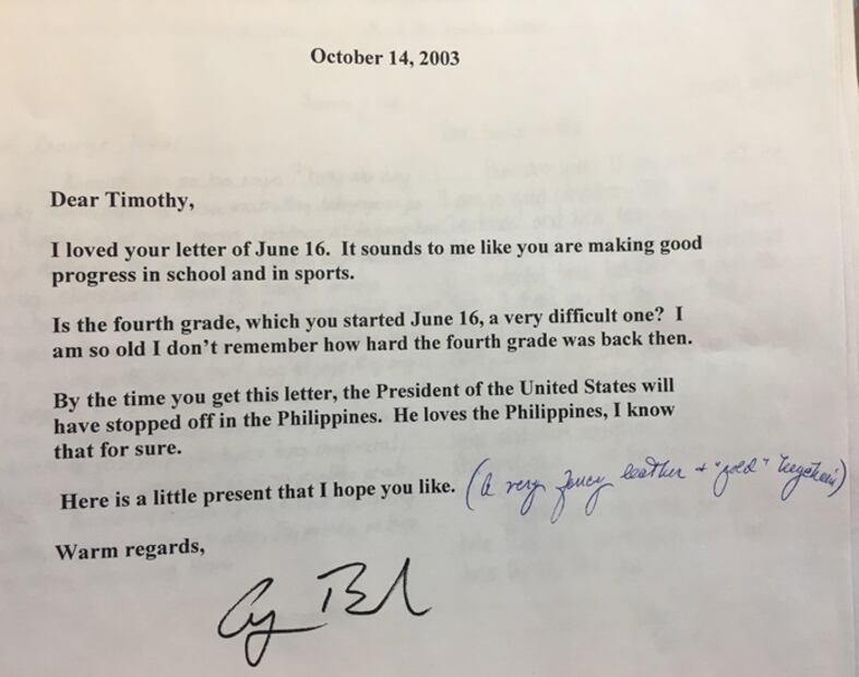 George H.W. Bush patrocinó en secreto a niño filipino