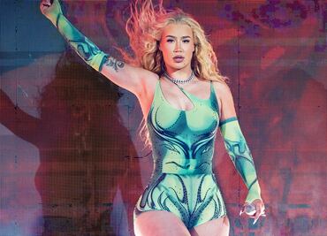 Al estilo Beyoncé, Iggy Azalea deja al descubierto sus curvas con atrevido bodysuit de cristales
