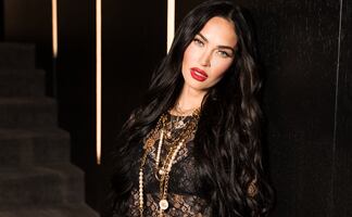 Megan Fox posa con vestido totalmente transparente y deslumbra 
