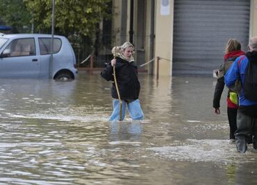 Tormenta Ciaran causa estragos en Europa: 1.2 millones de hogares franceses sin electricidad. VIDEO