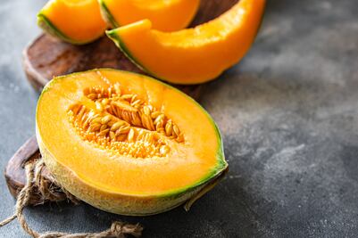 Canadá vincula cinco muertes a salmonella causada por melones de México