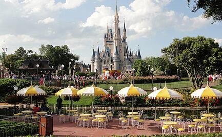 Visitante de Disneyland 'bajó' casi 70 kilos por caminar en el parque