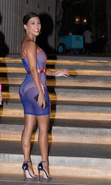 Kourtney Kardashian se luce en México con sexy vestido transparente