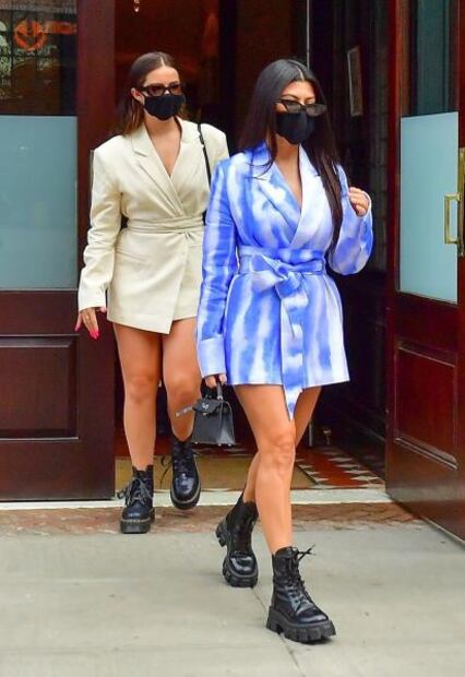 Kourtney Kardashian y su amiga arrasan con tendencia 'sin pantalón'