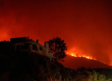 Incendio en Malibú: 6,000 evacuados y una universidad rodeada por las llamas de "Franklin". VIDEOS