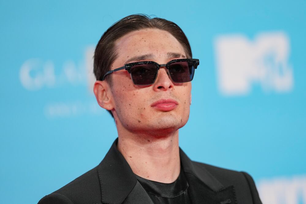 Peso Pluma se impone como el mejor artista latino en los premios europeos de MTV. Foto: AP