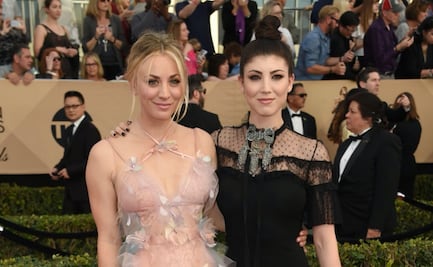 ¿Gemelas? Kaley Cuoco posa junto a su hermana por cumpleaños