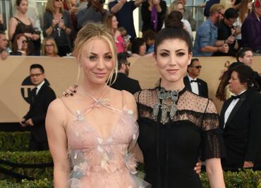 ¿Gemelas? Kaley Cuoco posa junto a su hermana por cumpleaños