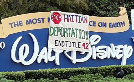 Migrantes ponen pancartas en Disney para pedir a Harris la ciudadanía de EU