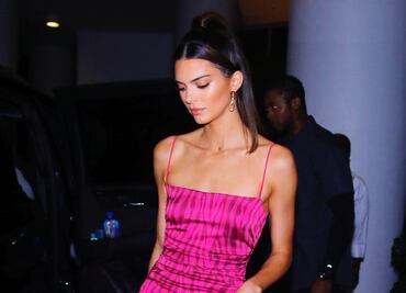 Kendall Jenner desafía el invierno al posar con diminuto bikini negro