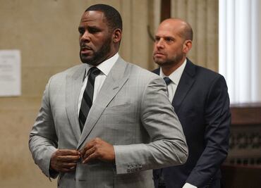 El cantante R. Kelly es sentenciado a 20 años de cárcel por abuso de menores