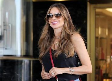 Sofía Vergara delinea su silueta con jeans ajustados en Beverly Hills