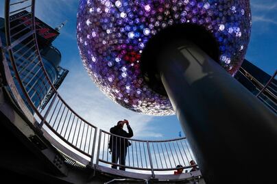 Nueva York revela la nueva esfera de Times Square, 'Constelación', para recibir el Año Nuevo 