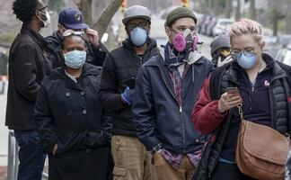 CDC recomiendan a vacunados usar cubrebocas en interiores