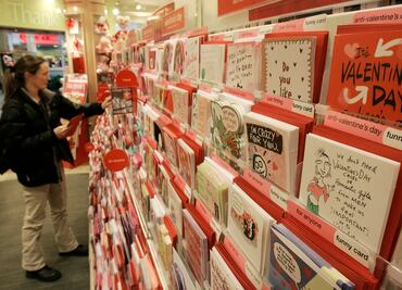 Los regalos que planean dar los estadounidenses para San Valentín 2022