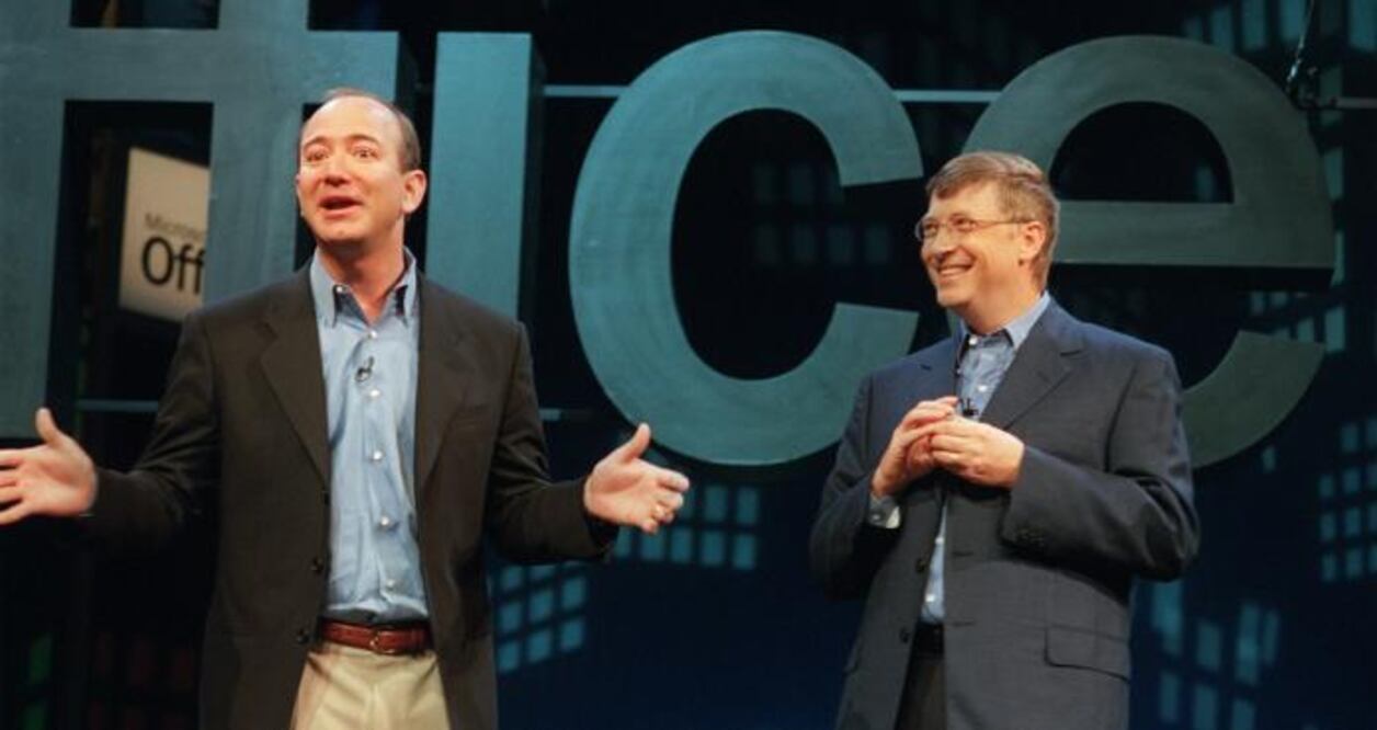 Jeff Bezos y Bill Gates en 2001. Foto: AP