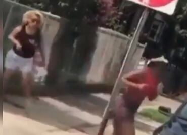 Acusan a mujer por crimen de odio e insultos raciales en NY