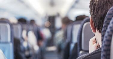 10 consejos para 'sobrevivir' a un vuelo de avión largo 