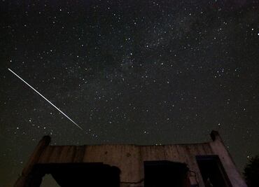 ¿Cómo y cuándo ver la lluvia de meteoritos Perseidas, la mejor del año?