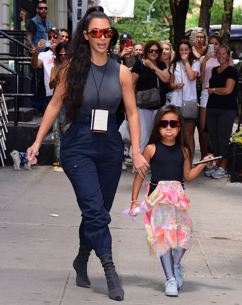 Kim Kardashian celebra en braless el cumple de su hija