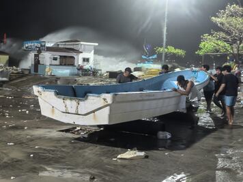 Huracán Erick deja lluvias torrenciales y alerta por deslaves en Oaxaca y Guerrero