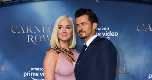 Katy Perry deslumbra con vestido rosa en estreno junto a Orlando Bloom