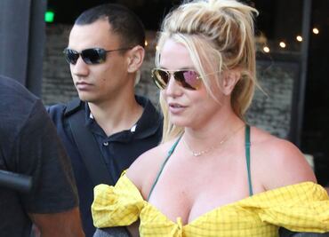 Britney Spears se luce con diminuto bikini rojo durante vacaciones en Maui