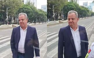 Surge ‘Lord Berrinches’: Hombre se pone frente a Metrobús y bloquea su paso porque no alcanzó a subirse. VIDEO