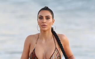 Kim Kardashian conquista con microbikini verde en el jacuzzi 