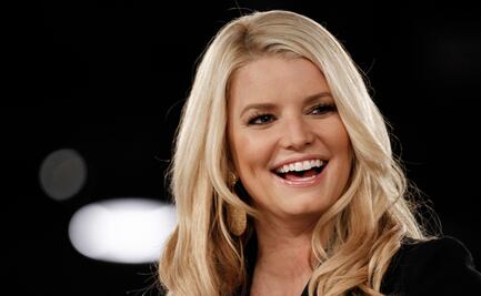 Jessica Simpson se despide de vacaciones en México con microbikini 